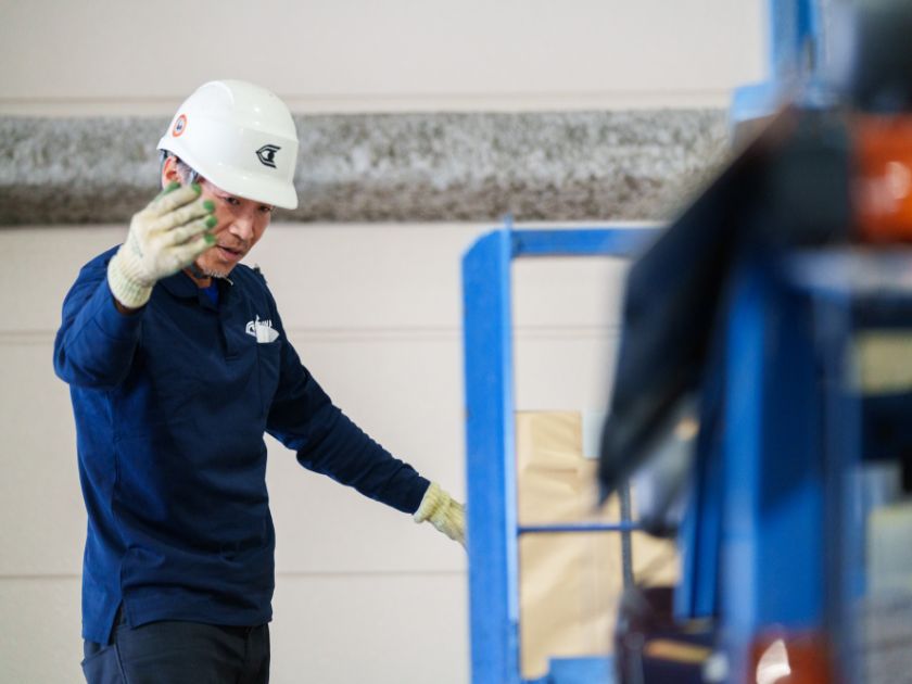 荷役機械オペレーションの様子