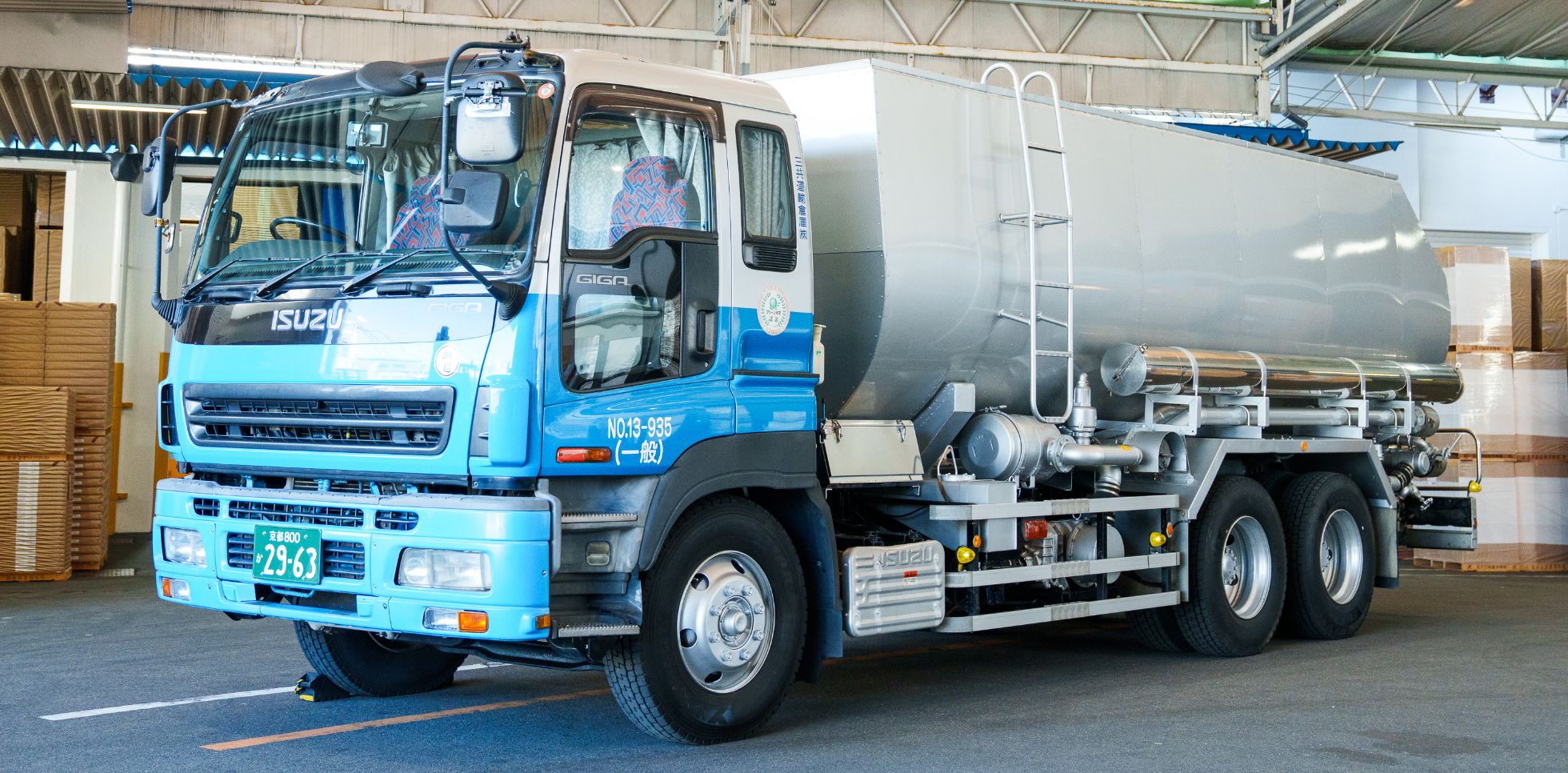 コンテナヤードのフォークリフト