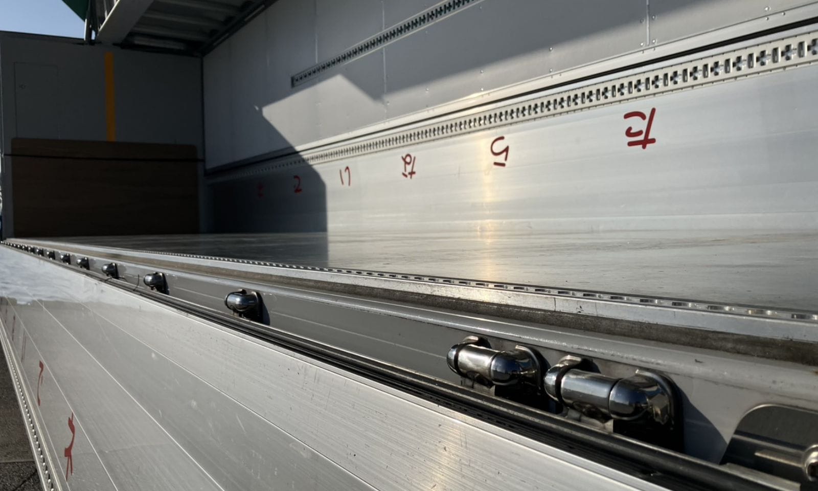 15トンウィング車サブ画像